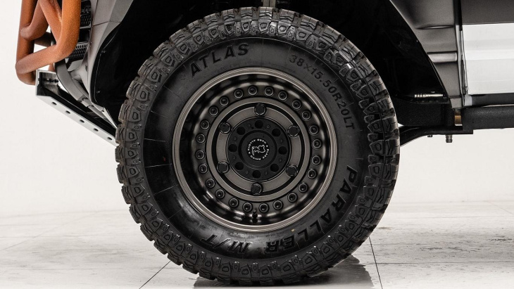 unglaublich: apocalypse world ender 6×6 auf basis land rover defender!