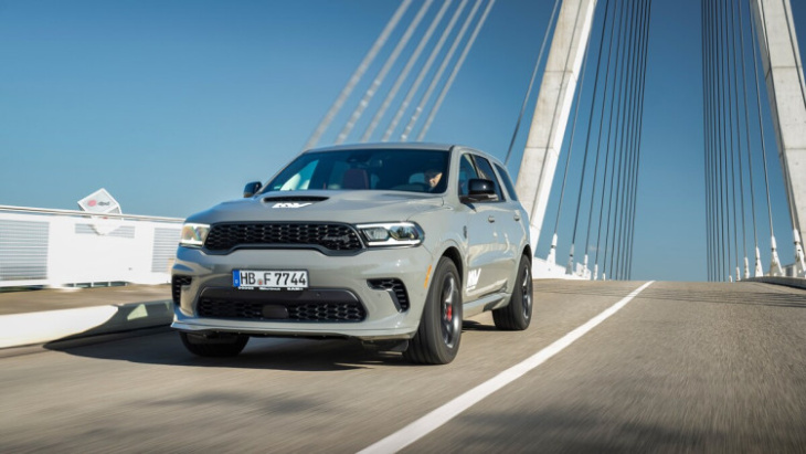 dodge durango srt hellcat: wahnsinn auf vier rädern