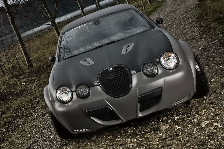 panzani design zeigt seinen jaguar s-type r panzani