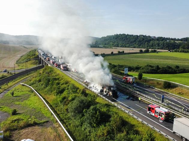 nach brand von lastwagen auf a 38: fahrbahn muss erneuert werden