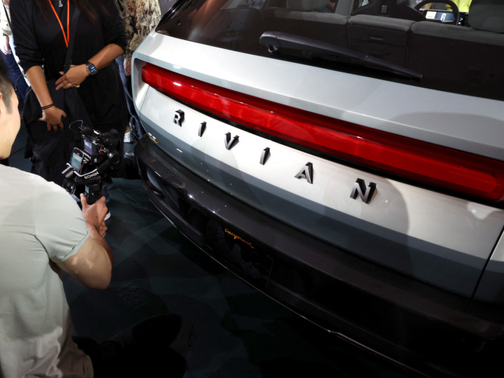 e-autobauer rivian hält an produktionsprognose fest