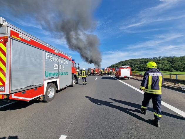 lkw brennen auf autobahn 38: fahrbahn muss saniert werden