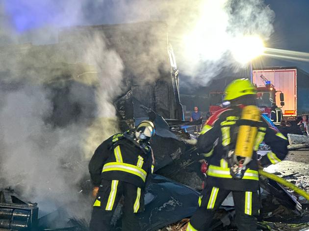 lkw brennen auf autobahn 38: fahrbahn muss saniert werden