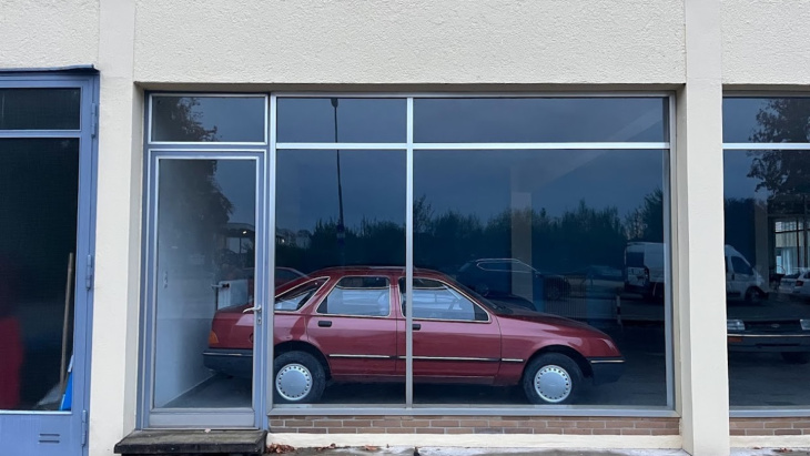 geister-autohaus in ingolstadt: seit 30 jahren geschlossen und voll mit neuwagen