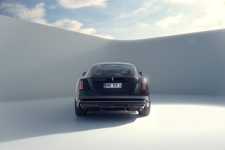 2024 spofec rolls-royce spectre: maßgeschneiderte luxus-elektromobilität