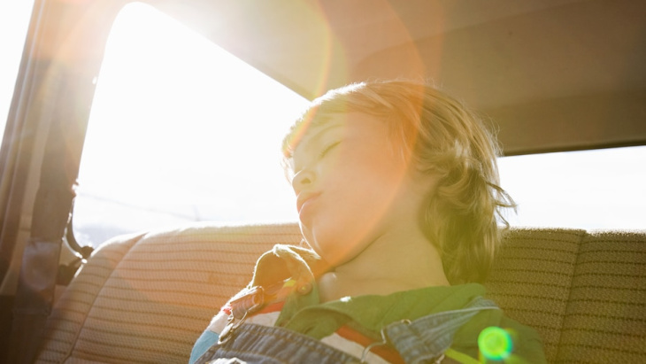 unterschätzte gefahr im auto: wie sie bei sonne ihr hautkrebsrisiko senken können