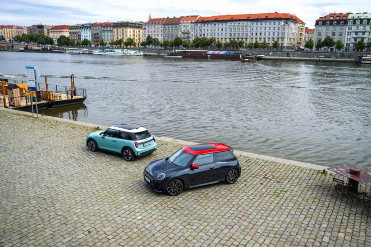 j01 trifft f66: neue mini cooper s und se im direkten vergleich