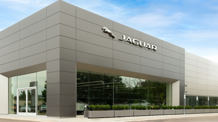 jaguar stellt verbrenner-produktion ein und kündigt transformations-pause an