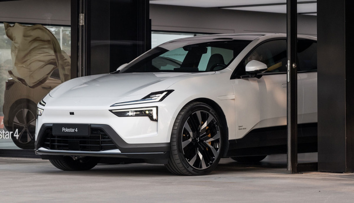 polestar liefert erste polestar 4 an kunden in europa aus