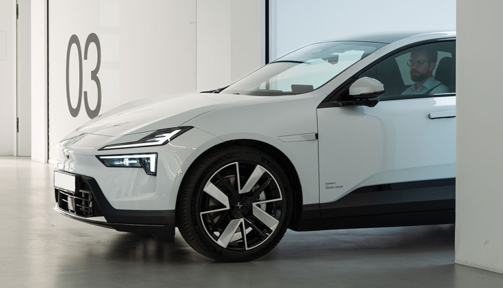 polestar liefert erste polestar 4 an kunden in europa aus