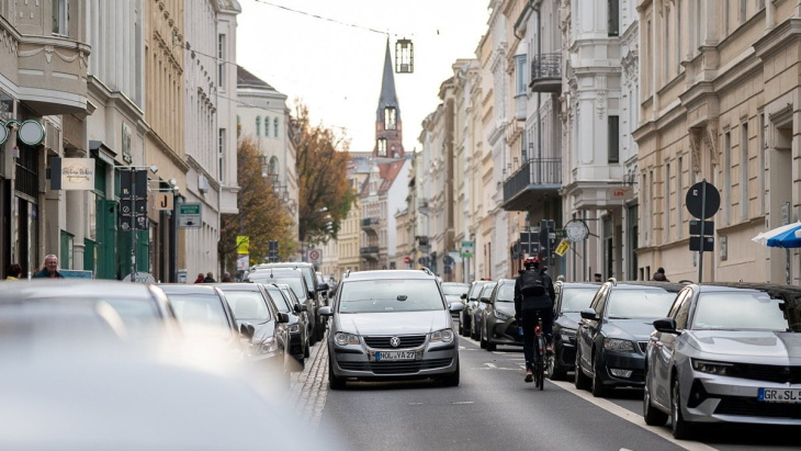 mehr platz für autos in innenstädten: wie denken die sachsen über die ideen der fdp?