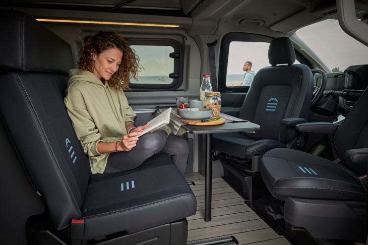 ford nugget mit plug-in-hybrid auf dem caravan salon 2024