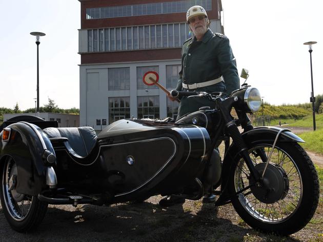 ein oldtimer „auf streife“: zwei ehemalige kollegen teilen eine leidenschaft