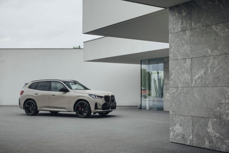 bmw x3 g45 m sport: mehr fotos zu dune grey am x3 m50