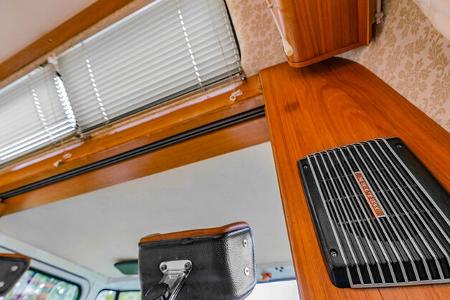 dieser oldtimer wird als familiencamper genutzt