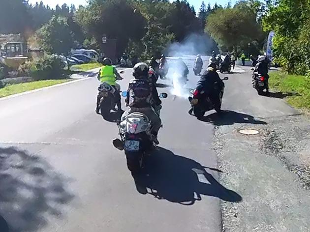 160 motorräder fahren zum „hayabusaclub germany“ quer durch winterberg - die besten bilder