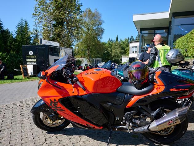 160 motorräder fahren zum „hayabusaclub germany“ quer durch winterberg - die besten bilder