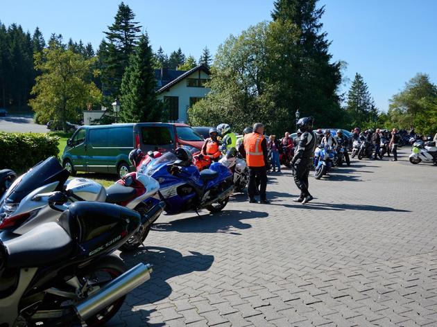 160 motorräder fahren zum „hayabusaclub germany“ quer durch winterberg - die besten bilder