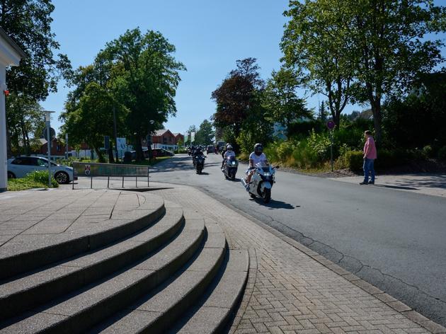 160 motorräder fahren zum „hayabusaclub germany“ quer durch winterberg - die besten bilder