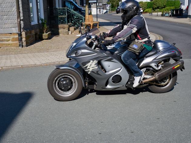 160 motorräder fahren zum „hayabusaclub germany“ quer durch winterberg - die besten bilder