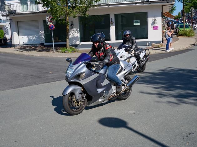 160 motorräder fahren zum „hayabusaclub germany“ quer durch winterberg - die besten bilder