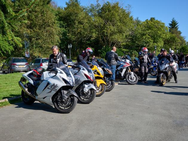 160 motorräder fahren zum „hayabusaclub germany“ quer durch winterberg - die besten bilder