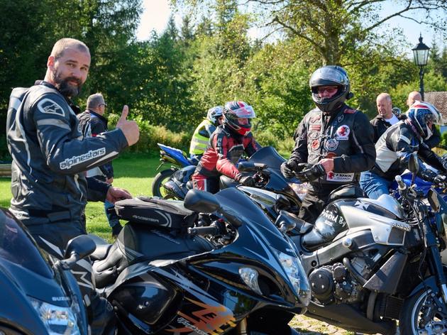 160 motorräder fahren zum „hayabusaclub germany“ quer durch winterberg - die besten bilder