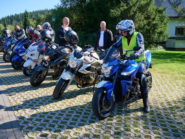 160 motorräder fahren zum „hayabusaclub germany“ quer durch winterberg - die besten bilder