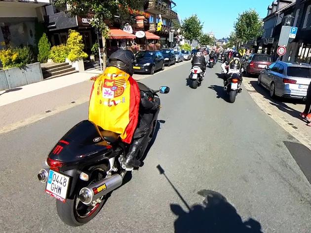 160 motorräder fahren zum „hayabusaclub germany“ quer durch winterberg - die besten bilder