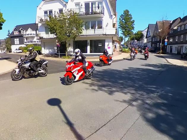 160 motorräder fahren zum „hayabusaclub germany“ quer durch winterberg - die besten bilder