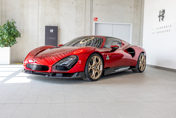 alfa romeo 33 stradale bei pista & piloti