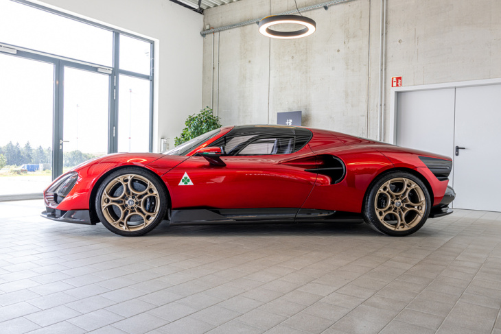 alfa romeo 33 stradale bei pista & piloti