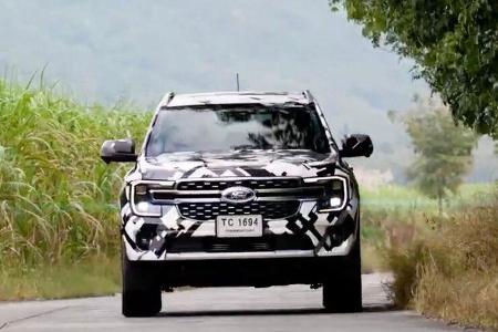 siebensitzer-geländewagen von ford in extrabreit