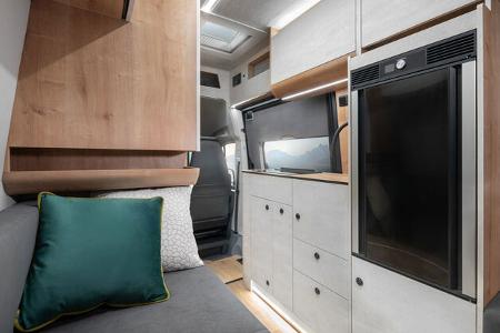 neuer campervan mit hecksitzgruppe auf vw crafter