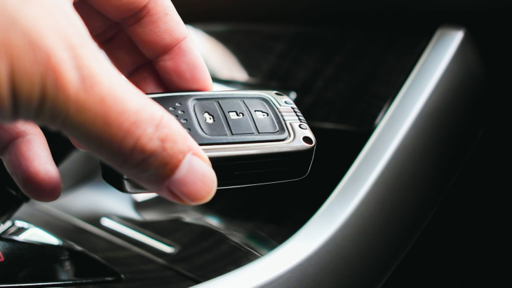 adac warnt: so einfach lassen sich keyless-autos stehlen