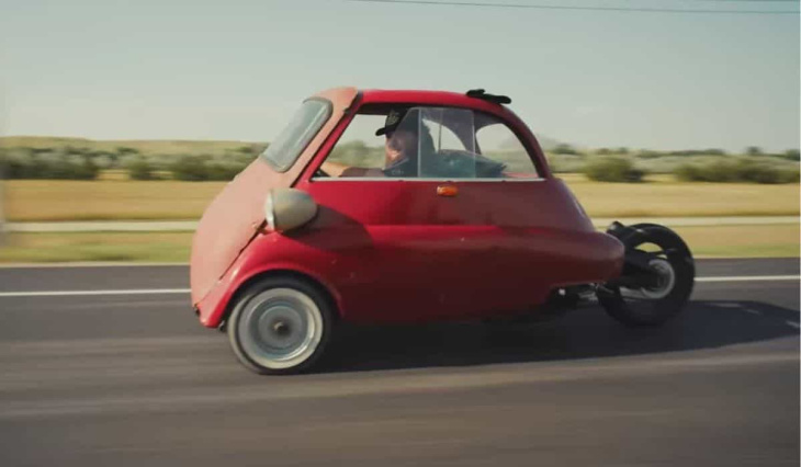 youtuber erstellt ein einzigartiges und ungewöhnliches fahrzeug, indem er eine yamaha r6 mit einer bmw isetta kombiniert