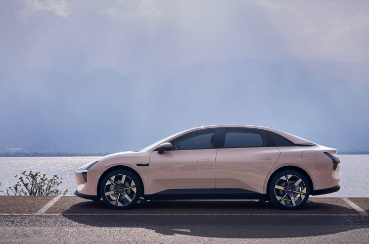 donnerstag magazin: polestar – ingenlath tritt zurück, lohscheller übernimmt. xpeng billigmarke mona startet mit kampfpreisen. smart #5 lädt schneller als porsche. h2-supercar mit riversimple-technik?