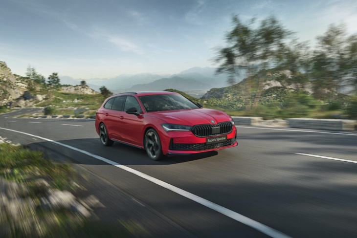 skoda superb sportline – dynamiker mit schwarzen akzenten