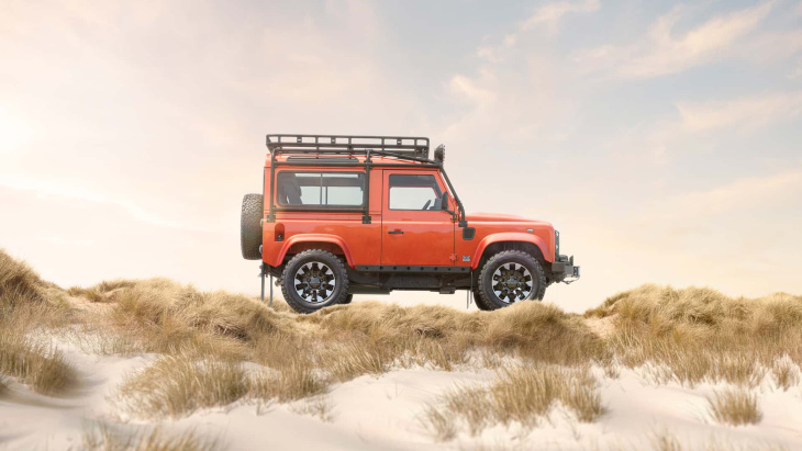 land rover bringt den legendären defender v8 zurück