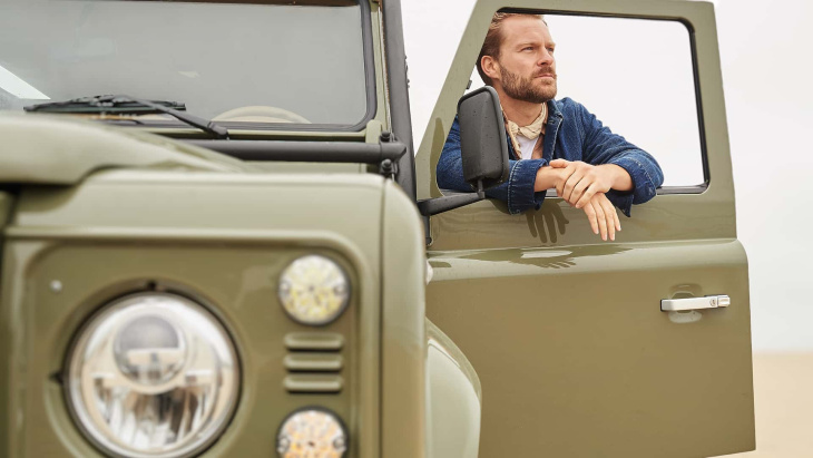 land rover bringt den legendären defender v8 zurück