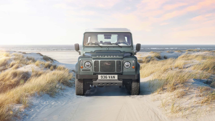 land rover bringt den legendären defender v8 zurück