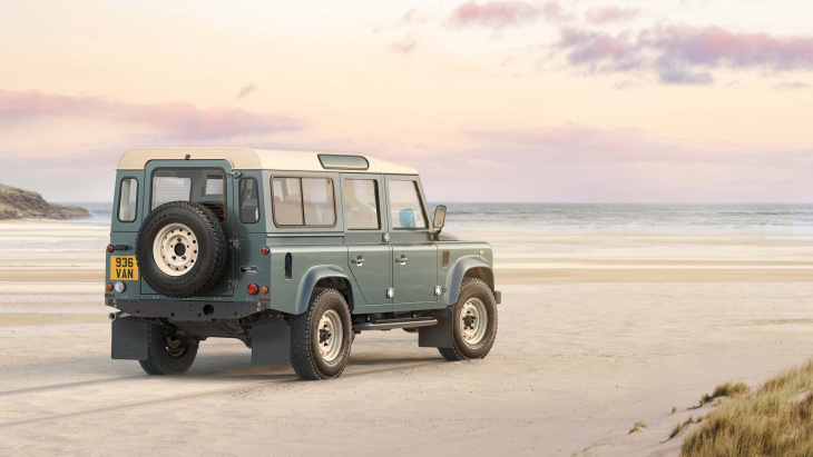 sehr geil, aber sehr teuer: works bespoke land rover defender v8