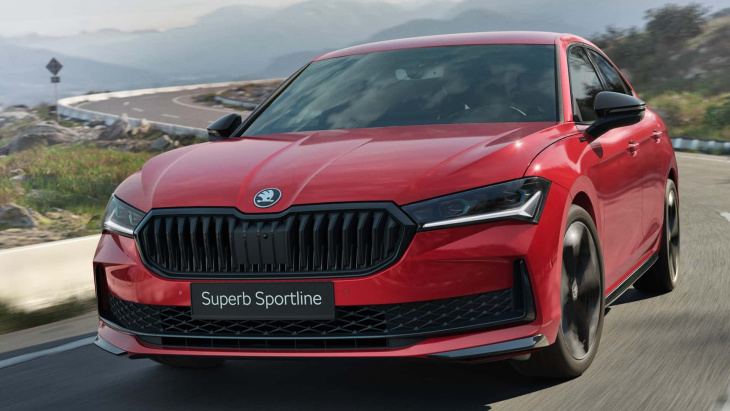 skoda superb sportline (2024): topmodell in turnschuhen