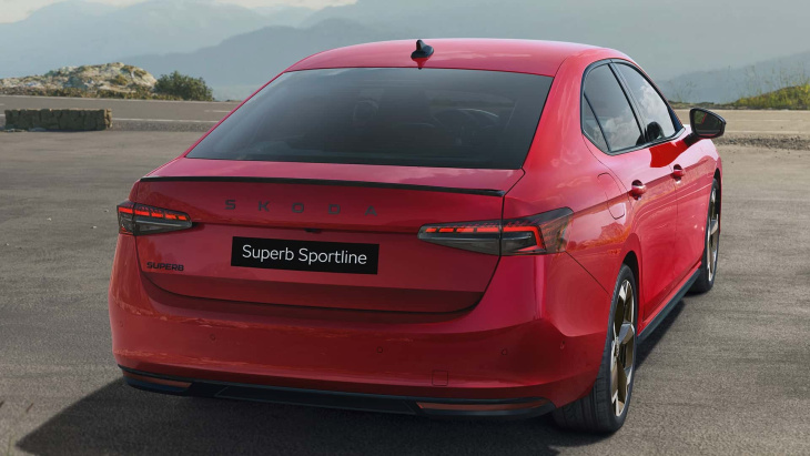 skoda superb sportline (2024): topmodell in turnschuhen