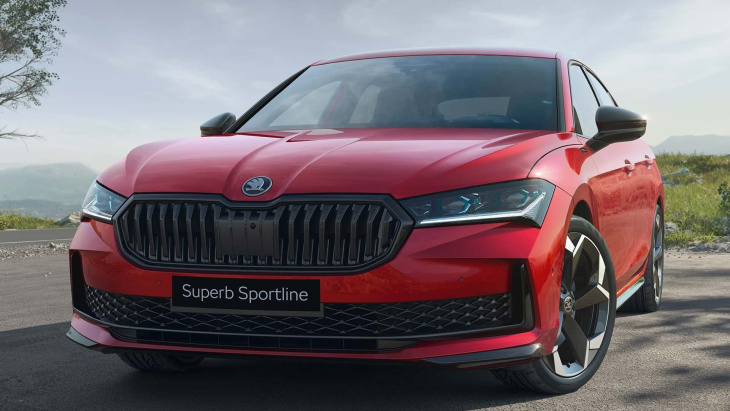 skoda superb sportline (2024): topmodell in turnschuhen