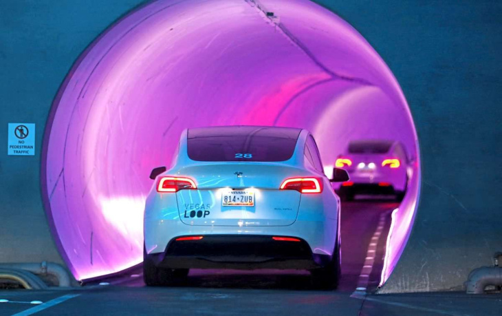 teslas scheitern immer noch beim selbstfahren in einspurigen tunnels