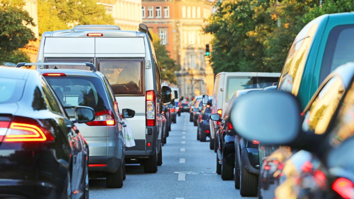 trotz deutschland-plus: kfz-zulassungen brechen in einer großstadt ein