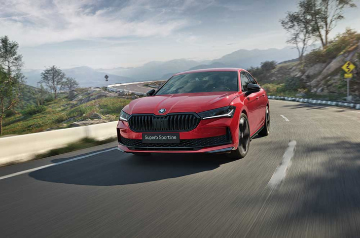 dynamik und komfort vereint: der skoda superb sportline im detail