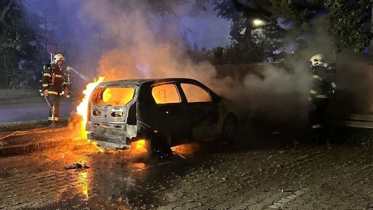 auto in flammen