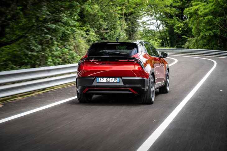 erster test alfa romeo junior veloce (2024): kann dieser romeo herzen brechen?